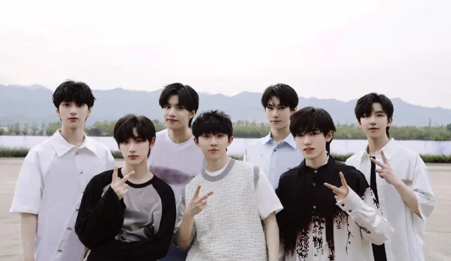 4k合影壁纸 - 少年 - 山峰 - 户外「哲风壁纸」