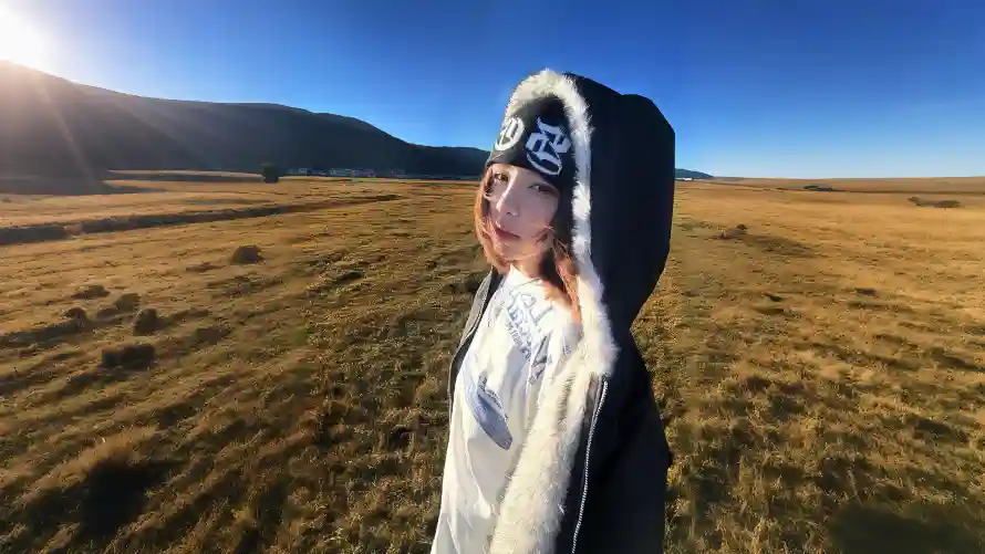 4k女孩壁纸 - 户外 - 旷野 - 秋日「哲风壁纸」