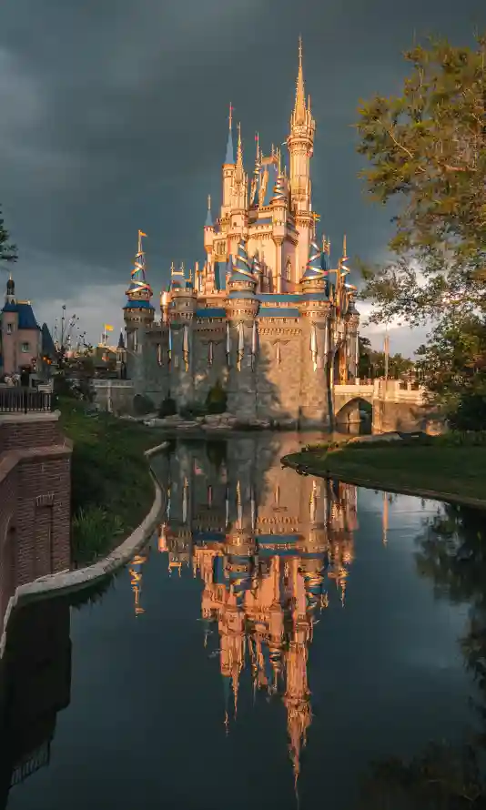 4k乌云壁纸 - 倒影 - 城市 - 树木「哲风壁纸」