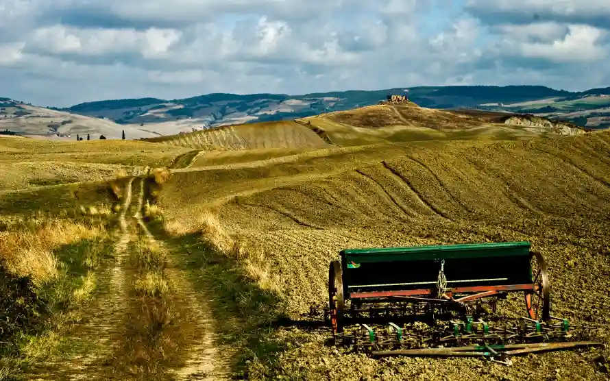 4k乡村壁纸 - 农具 - 土路 - 壁纸「哲风壁纸」