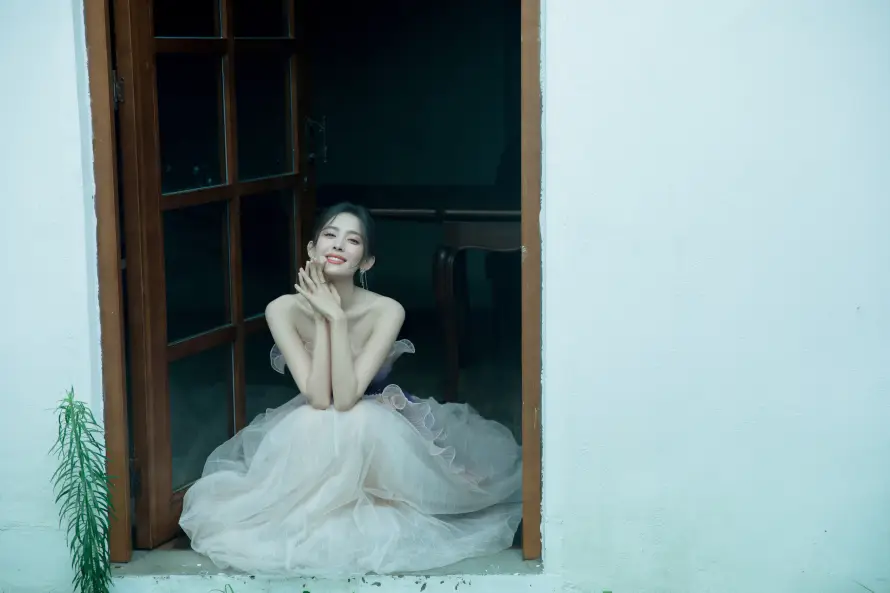 4k优雅壁纸 - 写真 - 室内 - 托腮「哲风壁纸」