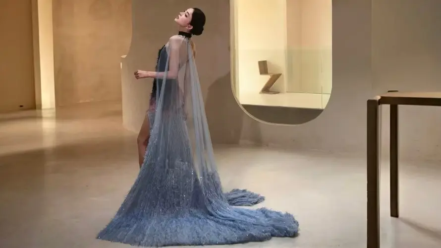 2k优雅壁纸-女明星与光影-古力娜扎壁纸分享「哲风壁纸」