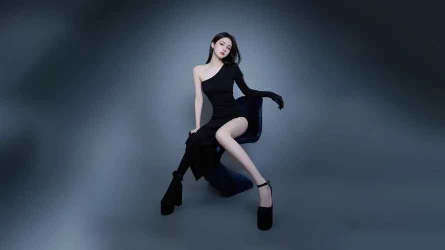 6k优雅壁纸-444壁纸和坐姿-女性模特壁纸推荐「哲风壁纸」