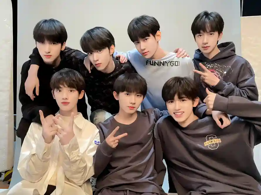 4k练习室壁纸 - 联系室 - 休闲穿搭 - 偶像团体「哲风壁纸」