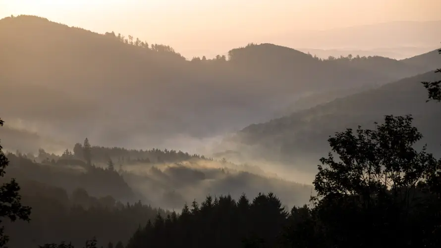 4k光影壁纸 - 原野 - 夕阳 - 山峦「哲风壁纸」