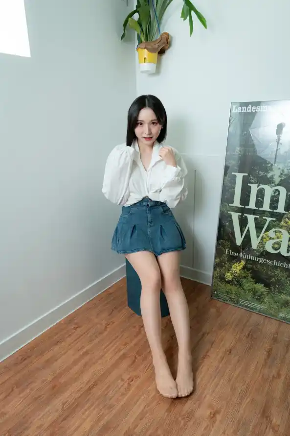 4k女生壁纸 - 室内 - 居家 - 海报「哲风壁纸」