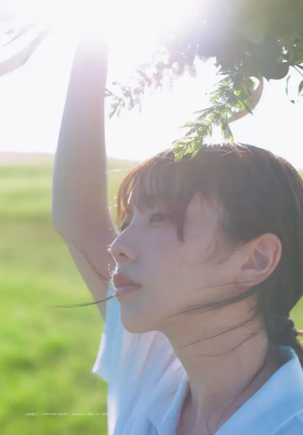 4k侧脸壁纸 - 夏日 - 微风 - 户外「哲风壁纸」