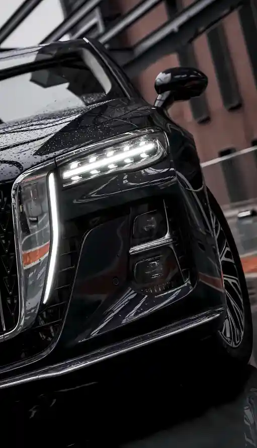 4k反光壁纸 - 雨 - 夜景 - 车头「哲风壁纸」