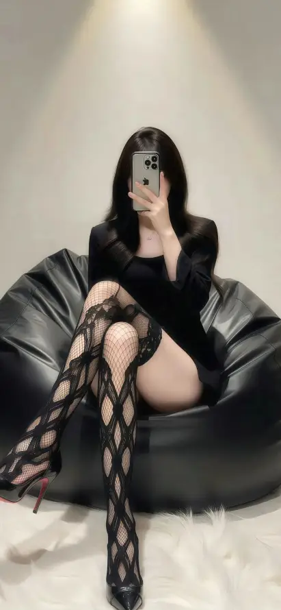 4k室内壁纸 - 美女 - 自拍 - Ios「哲风壁纸」