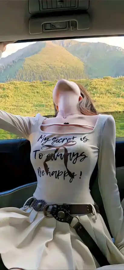 4k坐姿壁纸 - 山 - 户外 - 美女「哲风壁纸」