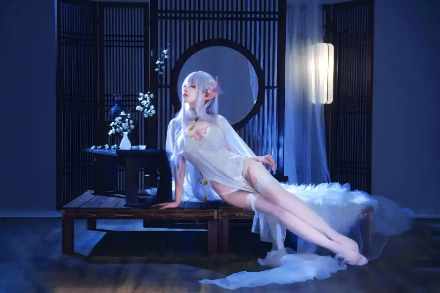 5k优雅壁纸-薄纱裙壁纸和坐姿-中式屏风壁纸推荐「哲风壁纸」