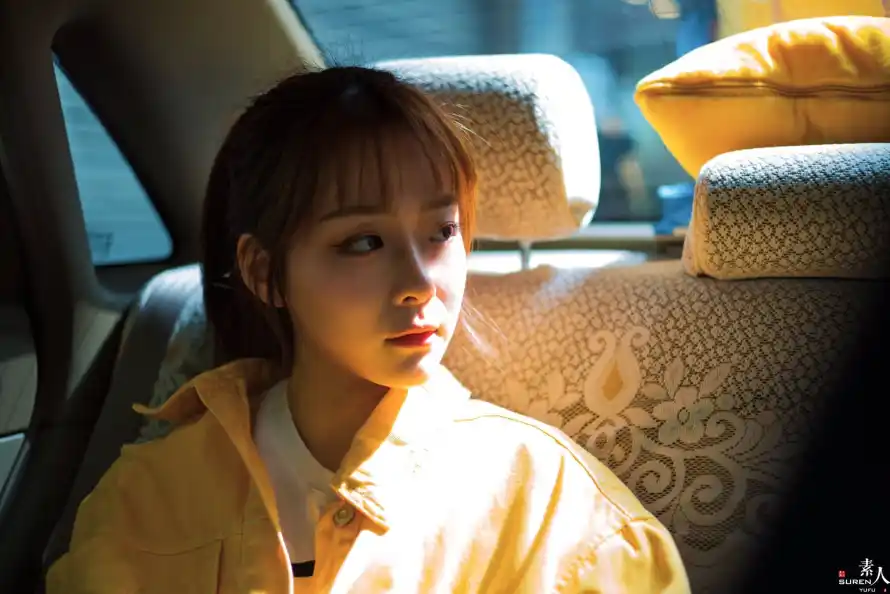 4k女生壁纸 - 清纯 - 温馨 - 车内「哲风壁纸」