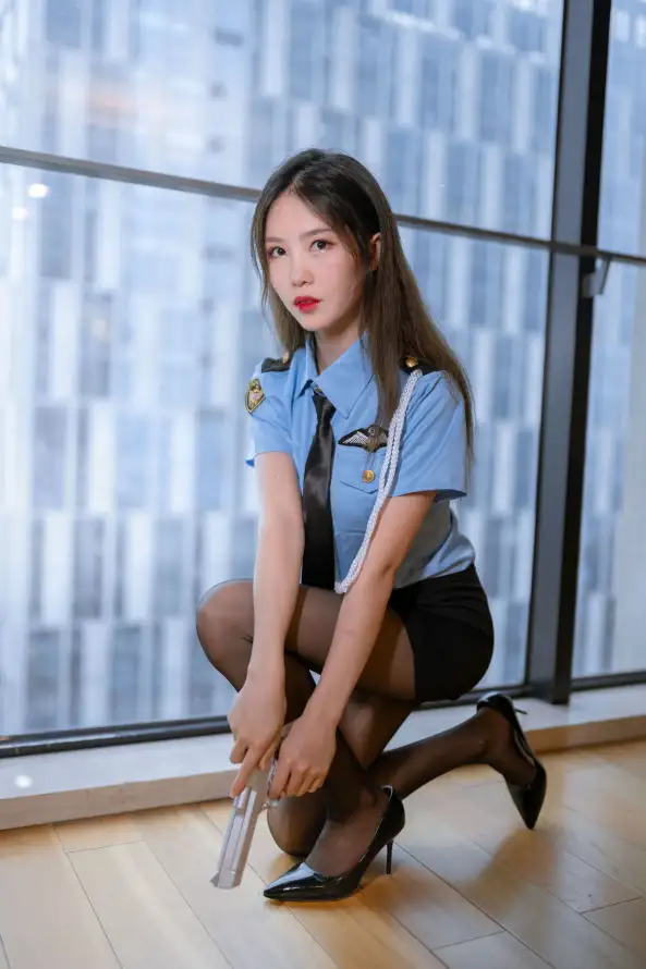 4k红唇壁纸 - 美女 - 警察 - 警服「哲风壁纸」