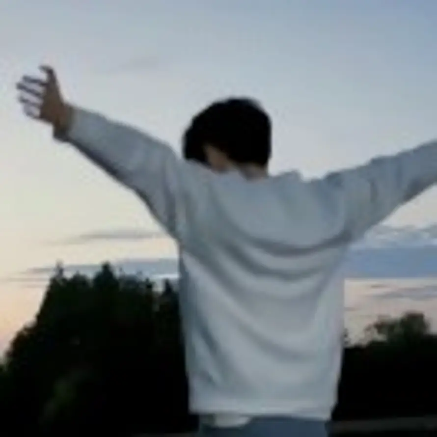 假装很忙的头像