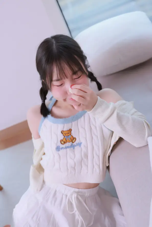 4k休闲壁纸 - 可爱 - 女孩 - 室内「哲风壁纸」