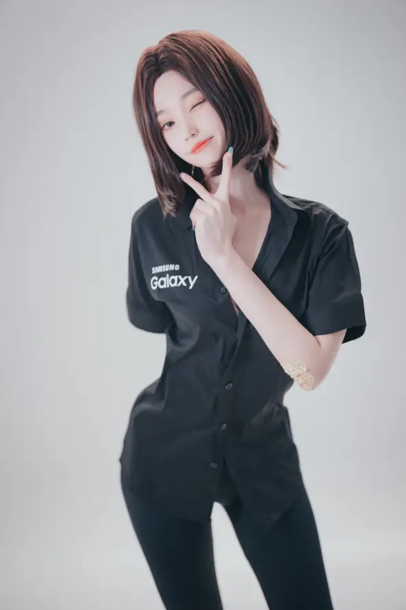 4k写真壁纸 - 黑色 - 优雅姿势 - 时尚模特「哲风壁纸」