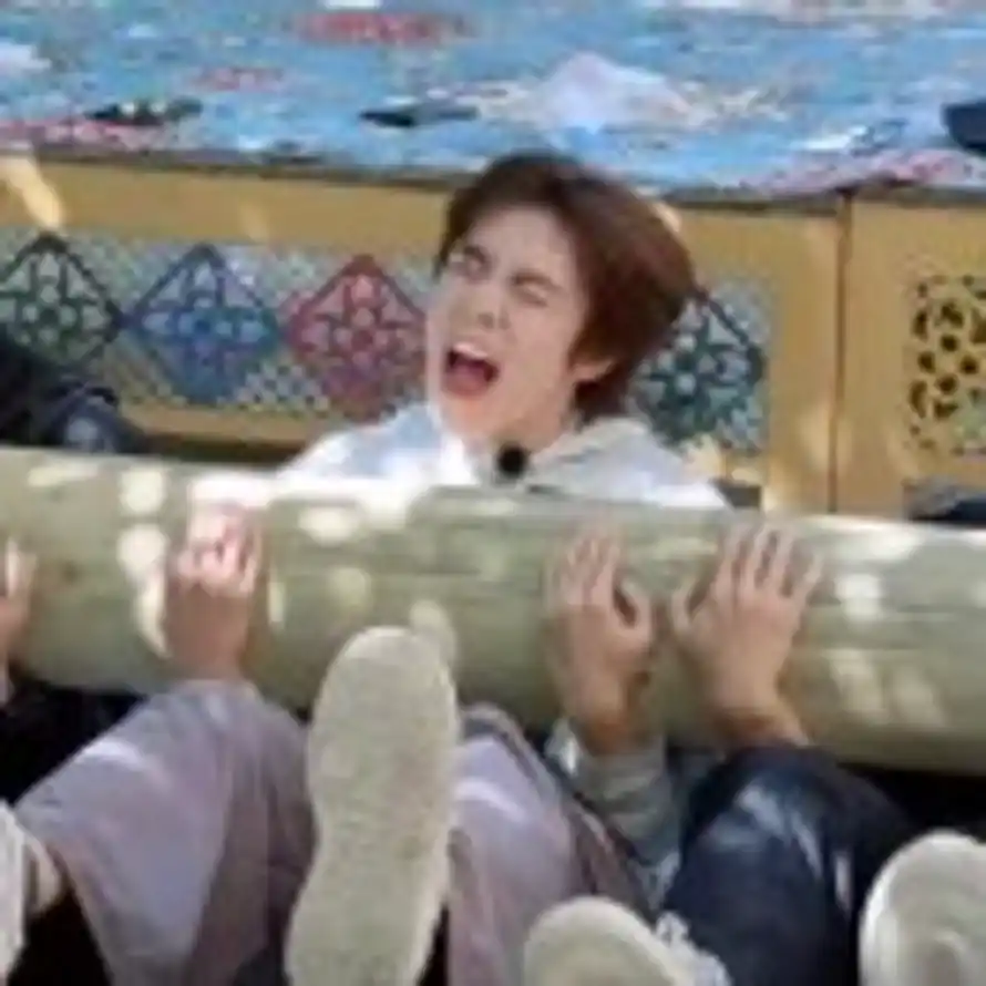 歪了个咕噜的头像