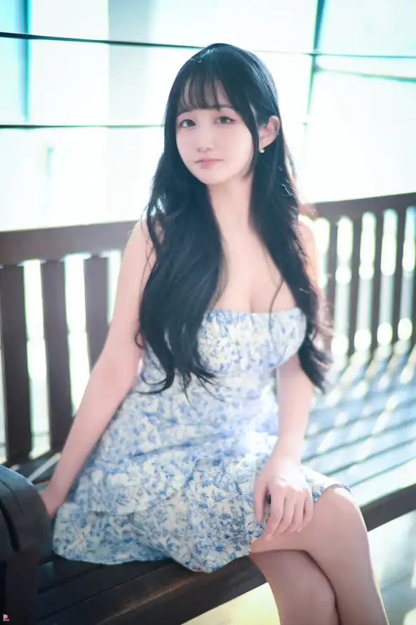 4k优雅壁纸 - 坐姿 - 室内 - 青花瓷「哲风壁纸」