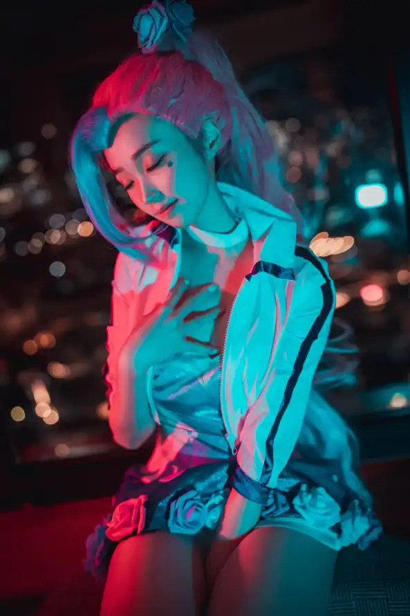 4k上衣壁纸 - 人物 - 夜晚 - 居家「哲风壁纸」