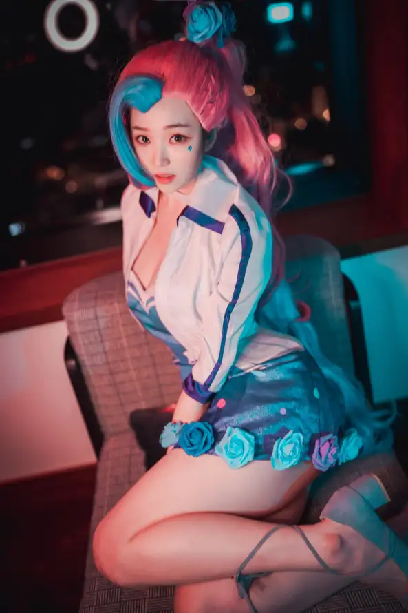 4k坐姿壁纸 - 室内 - 居家 - 短裙「哲风壁纸」