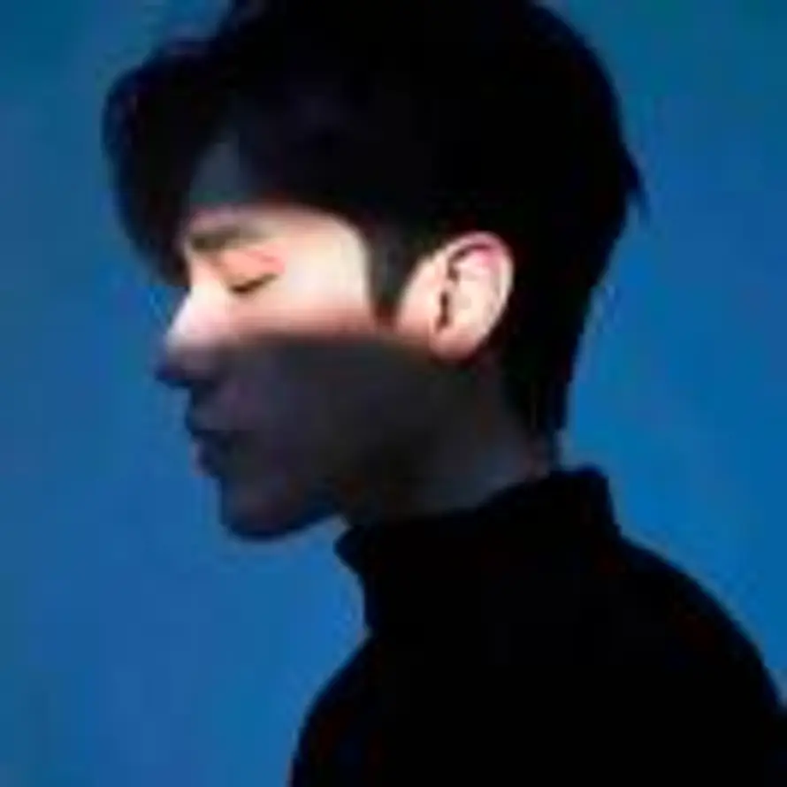 一起躲雨的头像