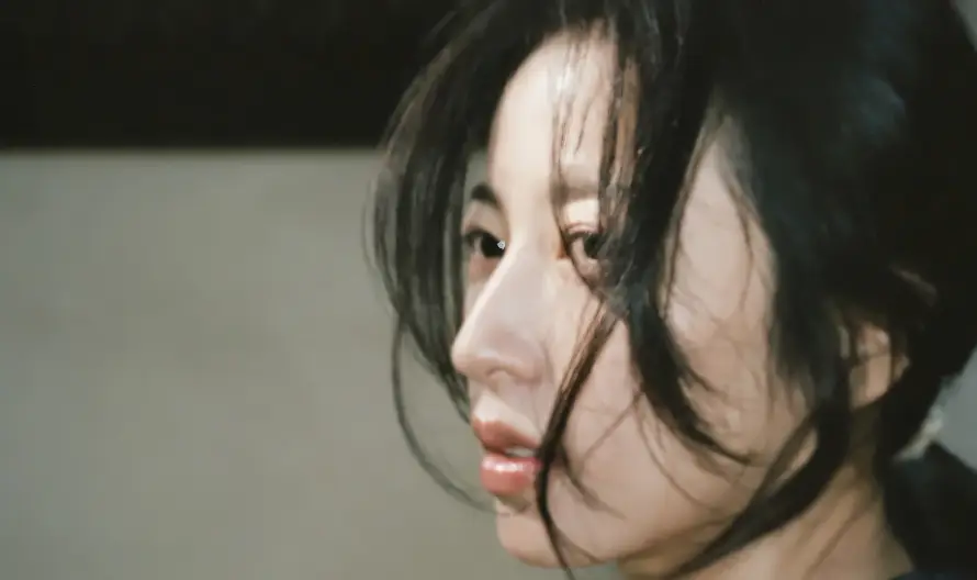 4k人像壁纸 - 侧脸 - 文艺 - 时尚「哲风壁纸」