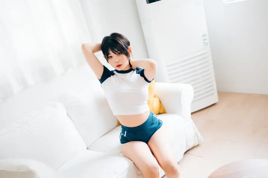 4k休闲装扮壁纸 - 室内环境 - 居家沙发 - 居家生活「哲风壁纸」