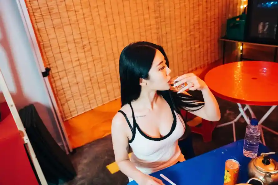 4k室内壁纸 - 水瓶 - 食物 - 休闲氛围「哲风壁纸」