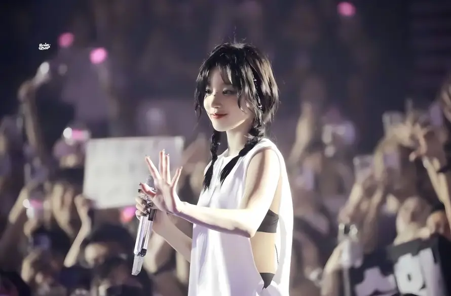 4k吊带壁纸-宋雨琦 - 明星-白色上衣壁纸推荐「哲风壁纸」