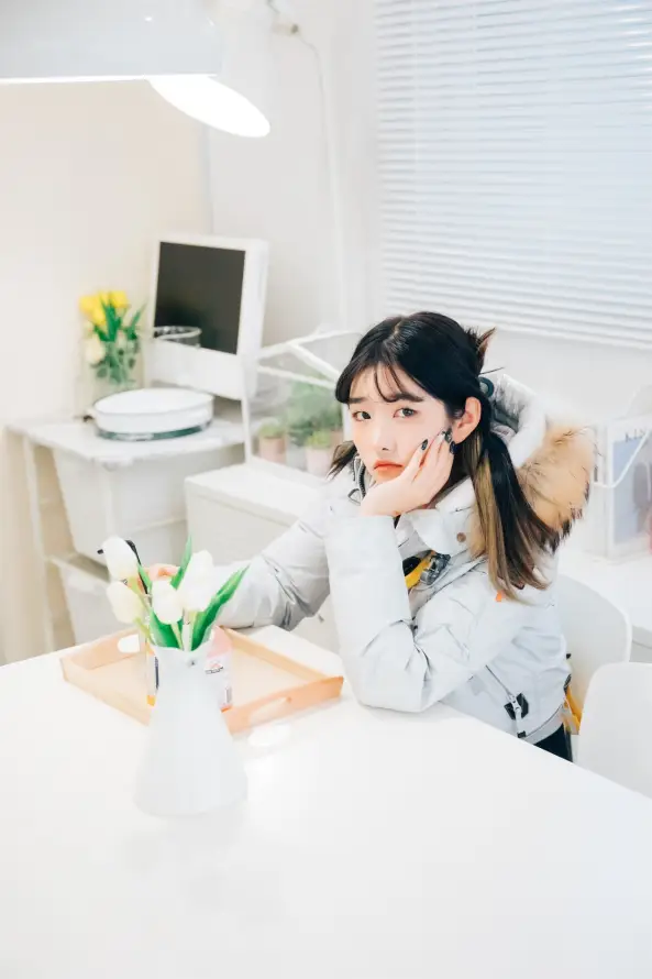 4k办公壁纸 - 台灯 - 室内 - 日系「哲风壁纸」