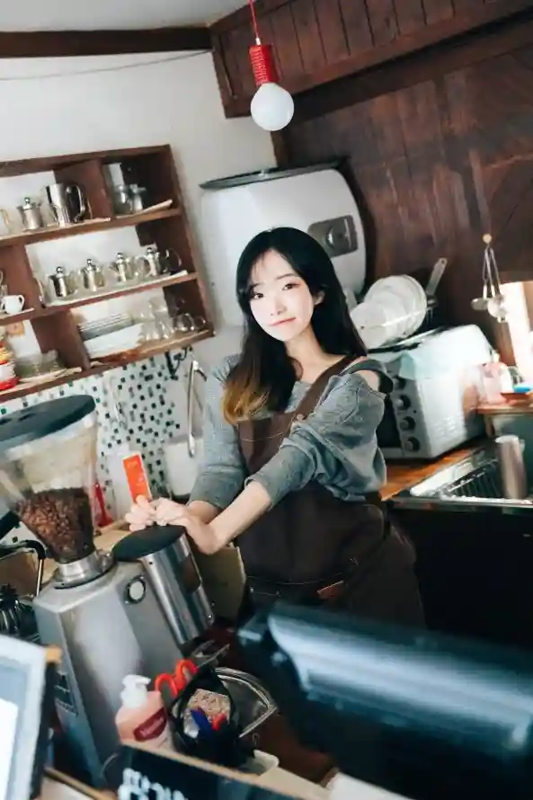 4k吧台壁纸 - 围裙 - 室内 - 暖光「哲风壁纸」