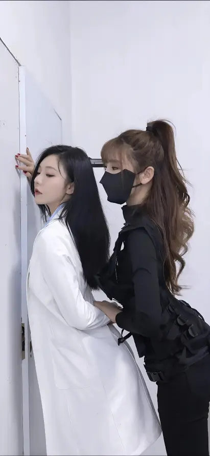 4k互动壁纸 - 制服 - 口罩 - 女生「哲风壁纸」