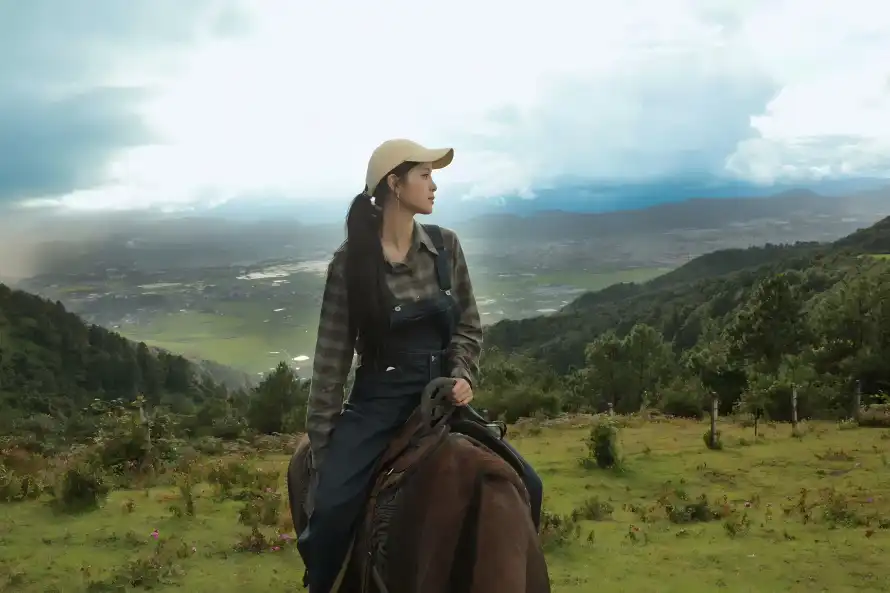 4k天空壁纸-牛仔帽 - 山谷-格子衬衫壁纸分享「哲风壁纸」