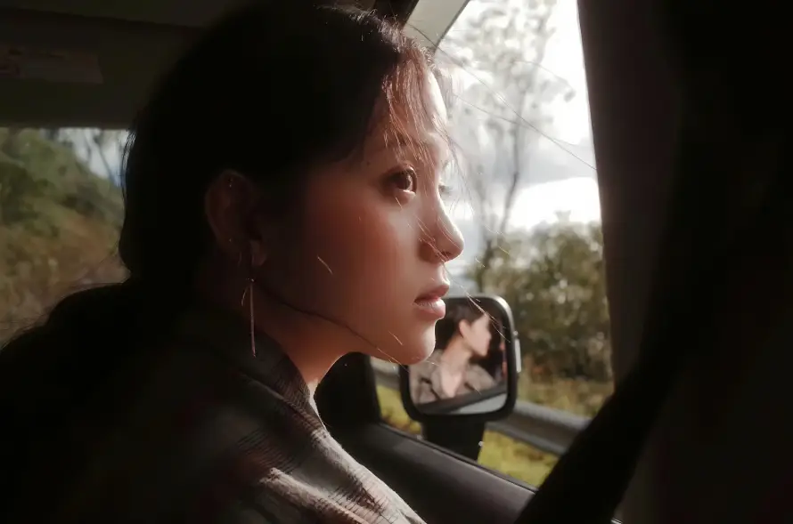 4k侧脸壁纸-田园间与树木-欧阳娜娜热门的壁纸「哲风壁纸」