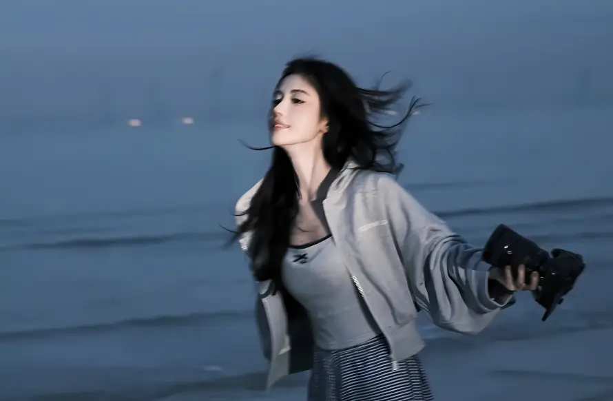 4k傍晚壁纸 - 奔跑 - 海景 - 海浪「哲风壁纸」