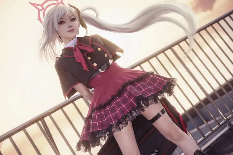 4k少女壁纸 - 栏杆 - 短裙 - 红色「哲风壁纸」