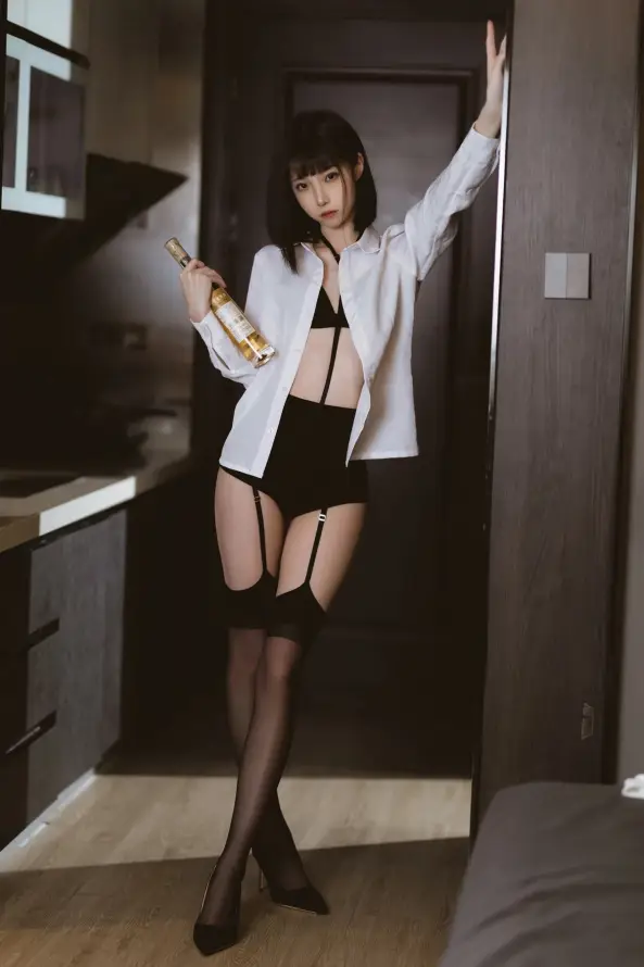 4k室内壁纸 - 居家 - 性感 - 短发「哲风壁纸」