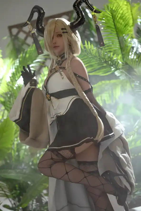 4k绿色壁纸 - 角 - 网袜 - 金发「哲风壁纸」