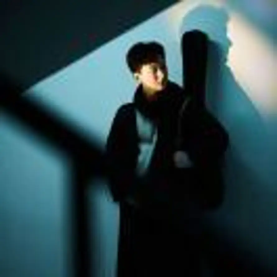 蓝桉长在洱海边的头像