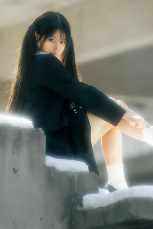 4k冬日壁纸 - 台阶 - 坐姿 - 户外「哲风壁纸」