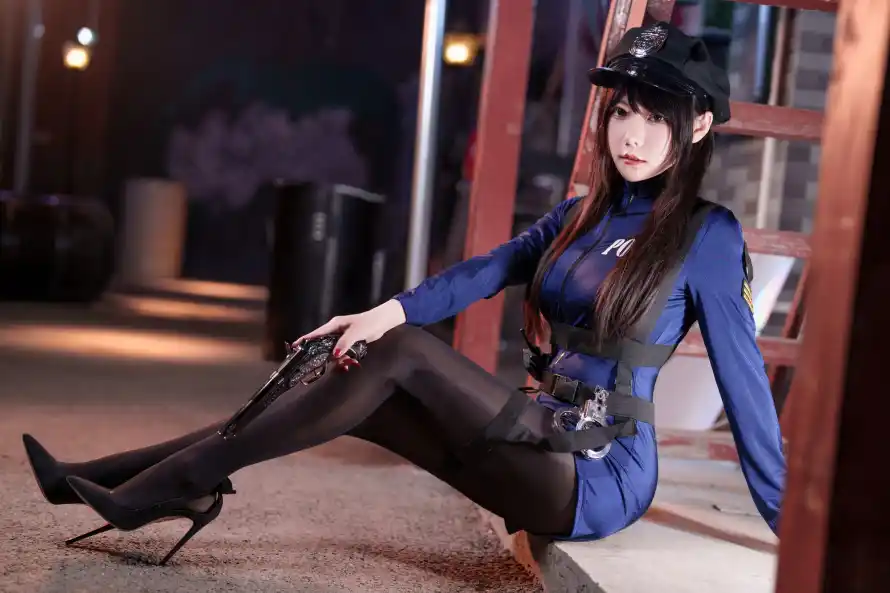 4k坐姿壁纸 - 夜景 - 女警 - 性感「哲风壁纸」