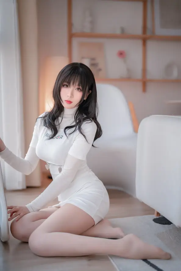 4k坐姿壁纸 - 白色 - 长发 - 优雅姿态「哲风壁纸」