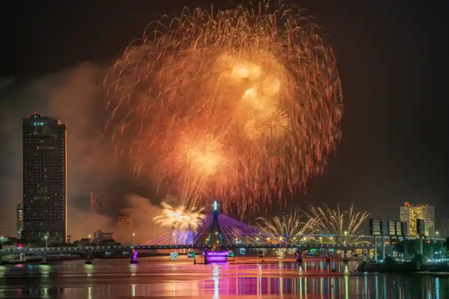 4k倒影壁纸 - 城市 - 夜晚 - 夜景「哲风壁纸」