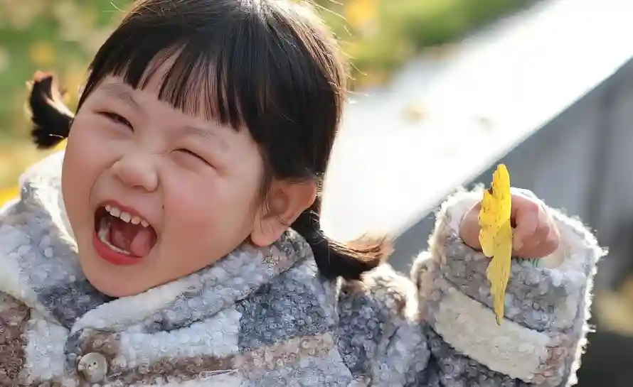 4k儿童壁纸 - 可爱 - 外套 - 开心「哲风壁纸」