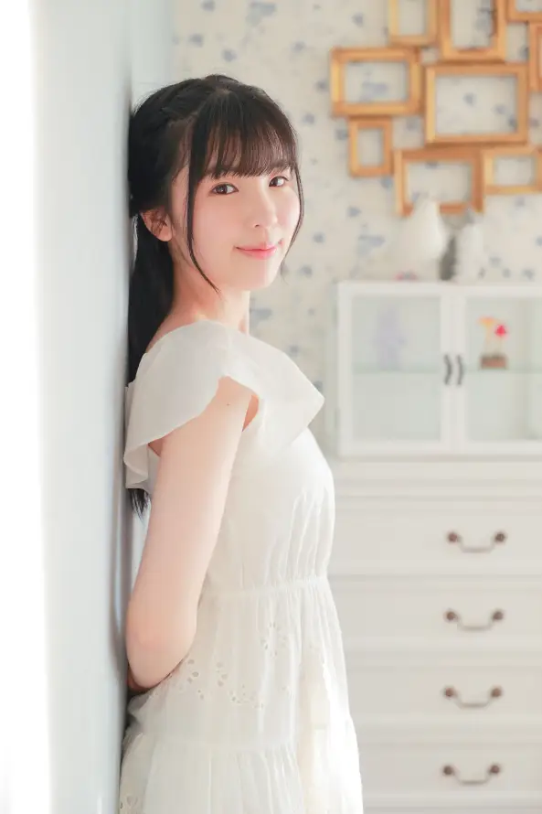 4k室内壁纸 - 少女 - 居家 - 清新「哲风壁纸」