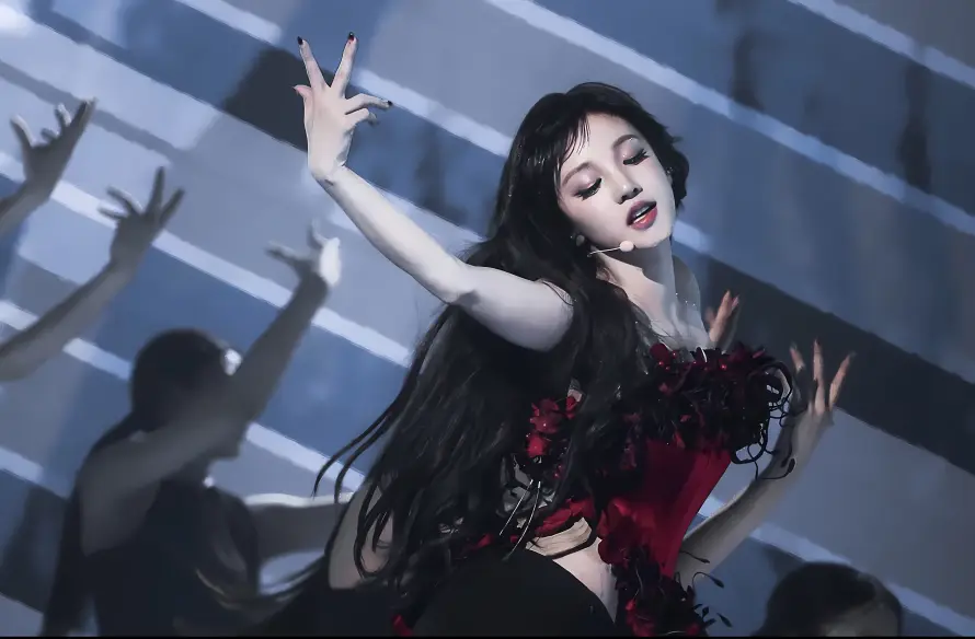 5k宋雨琦壁纸-动感舞姿 - 女团风格-时尚造型「哲风壁纸」