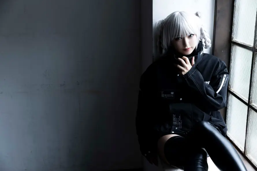 4k人物壁纸 - 冷峻 - 室内 - 暗调「哲风壁纸」 4k人物壁纸 - 冷峻 - 室内 - 暗调「哲风壁纸」