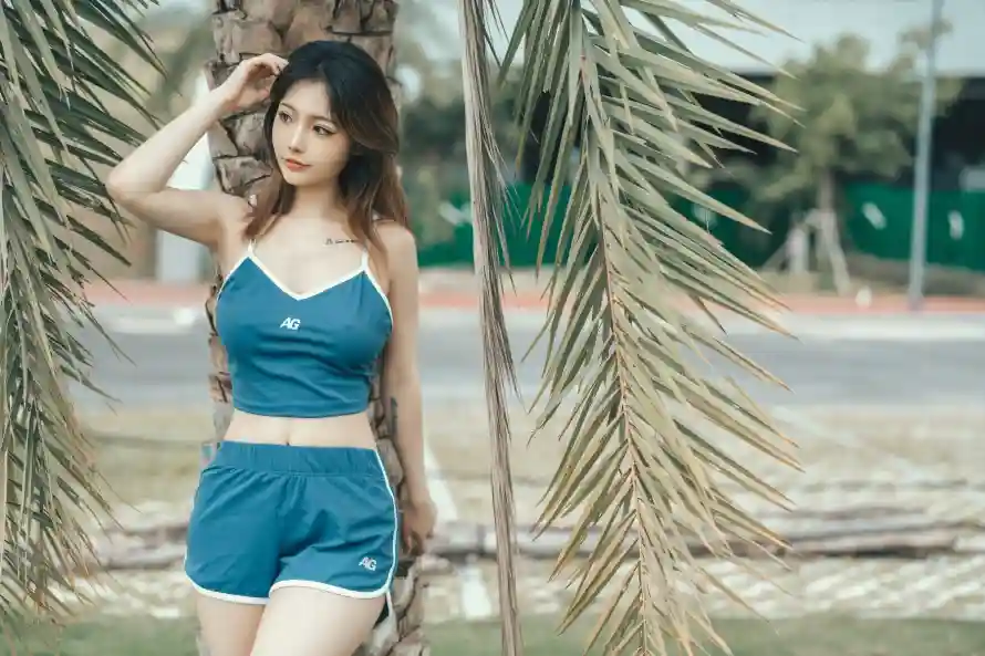 2k休闲壁纸-健身装壁纸和健身-蓝衣美女免费下载「哲风壁纸」