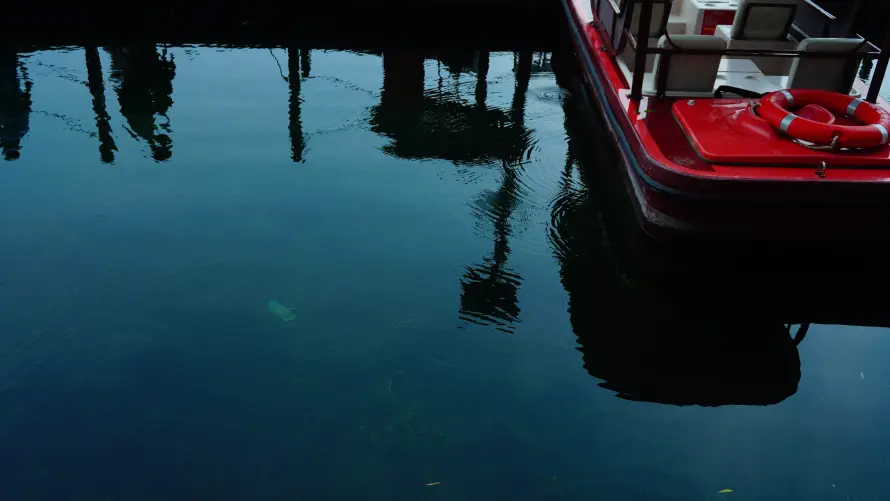 4k倒影壁纸 - 夜色 - 暗色 - 水面「哲风壁纸」