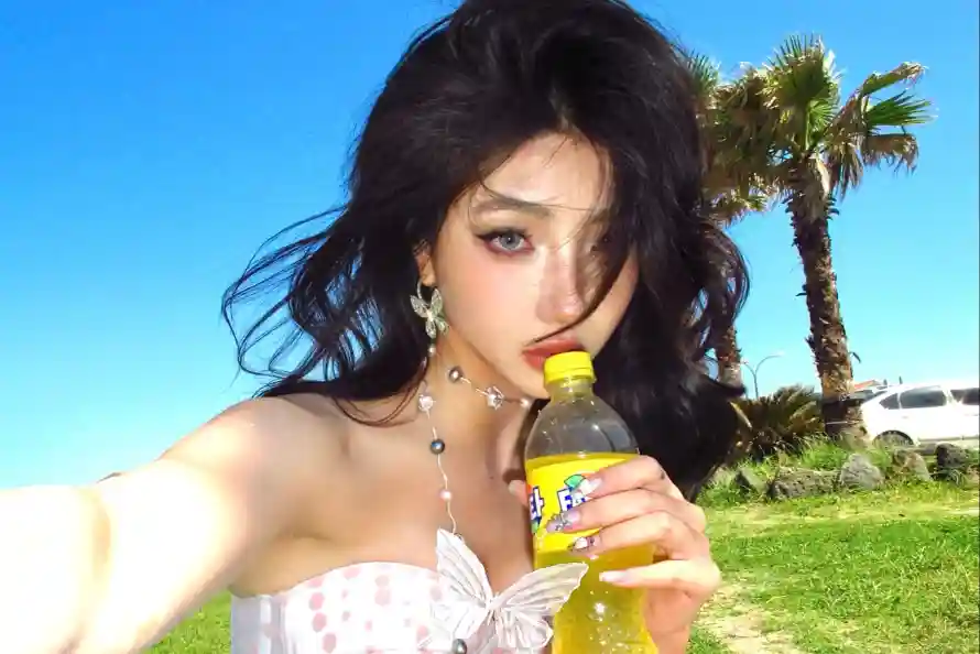 4k卷发壁纸 - 户外 - 美女 - 耳环「哲风壁纸」 4k卷发壁纸 - 户外 - 美女 - 耳环「哲风壁纸」